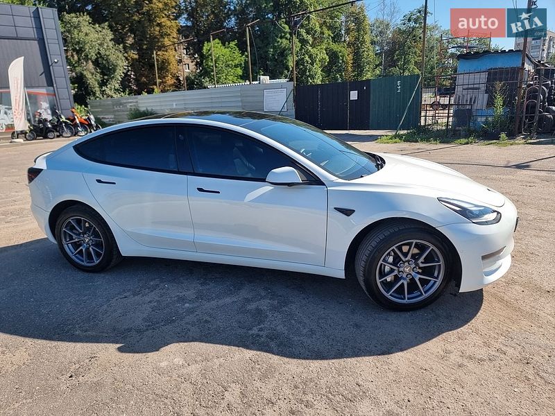 Седан Tesla Model 3 2021 в Полтаві