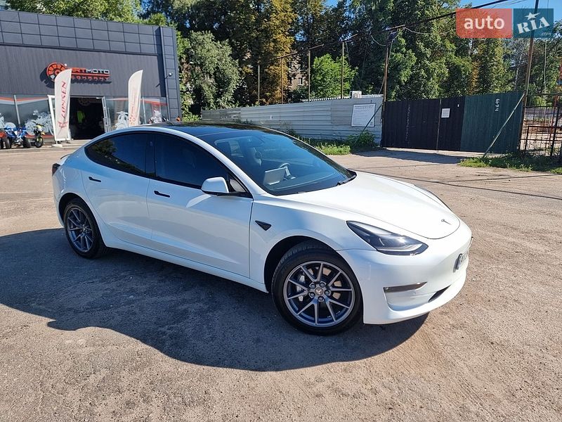 Седан Tesla Model 3 2021 в Полтаві