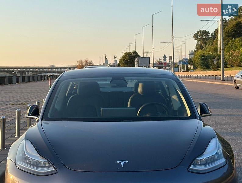 Седан Tesla Model 3 2020 в Києві