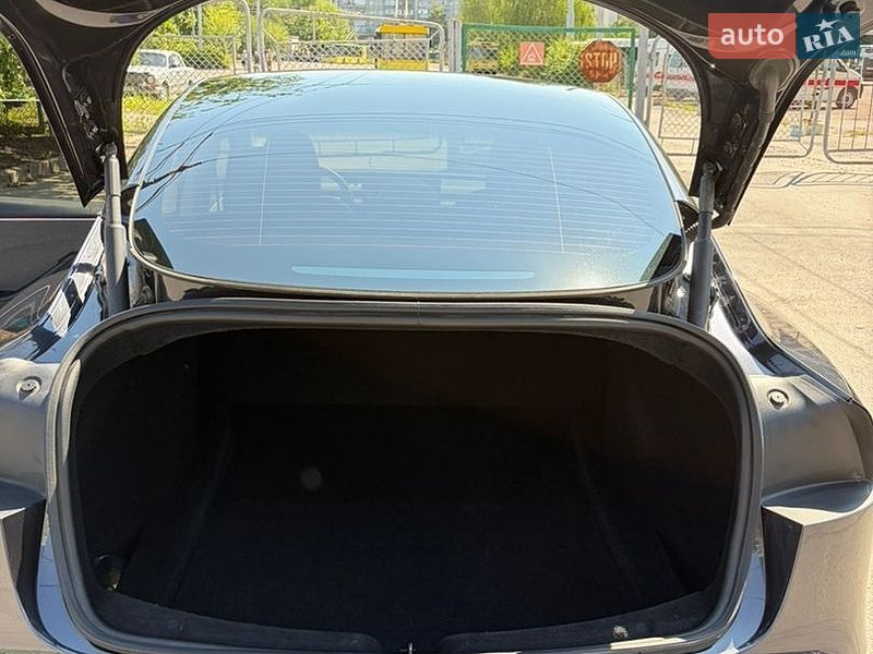 Седан Tesla Model 3 2024 в Львове фото 42 Седан Tesla Model 3 2024 в Львове