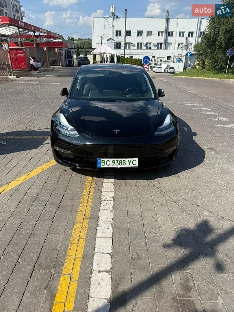 2018 Tesla Model 3 - фото 1