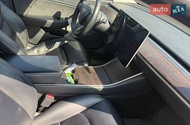 Седан Tesla Model 3 2018 в Львові