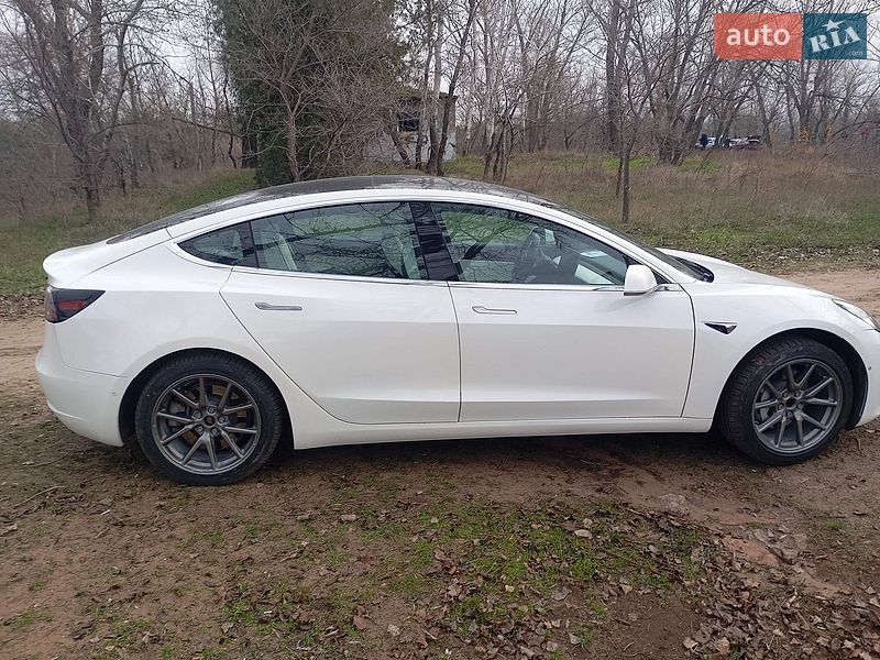 Седан Tesla Model 3 2020 в Запорожье