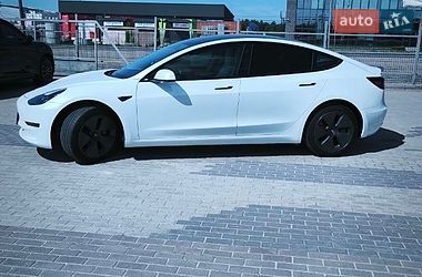 Седан Tesla Model 3 2021 в Львове