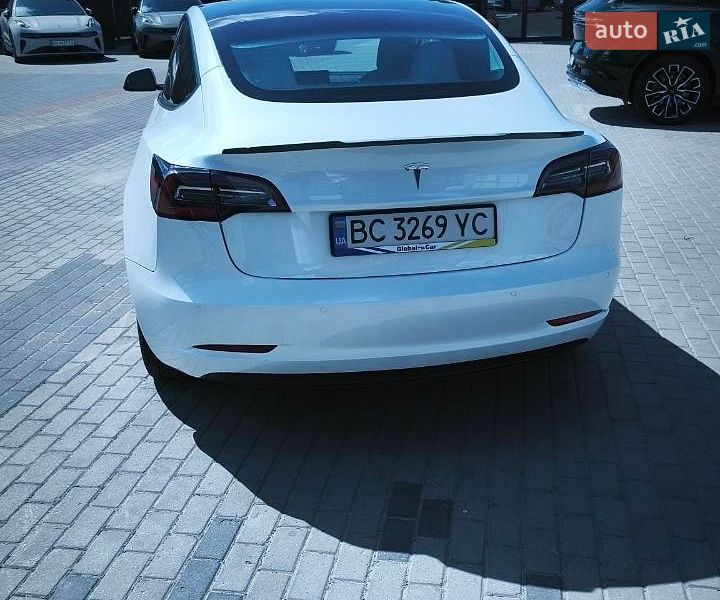 Седан Tesla Model 3 2021 в Львове