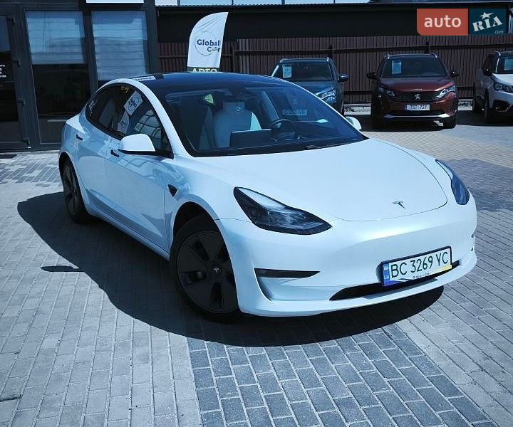 Седан Tesla Model 3 2021 в Львове