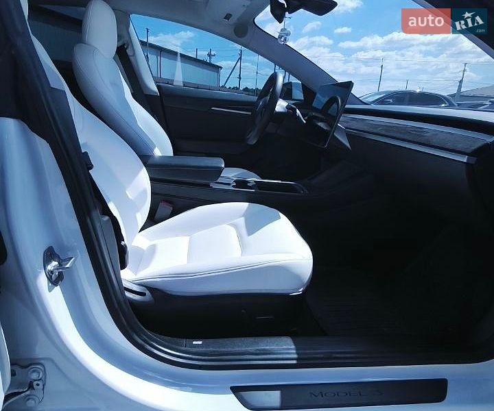 Седан Tesla Model 3 2021 в Львове