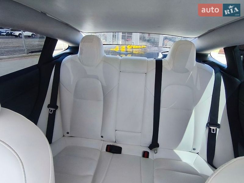 Седан Tesla Model 3 2021 в Львове