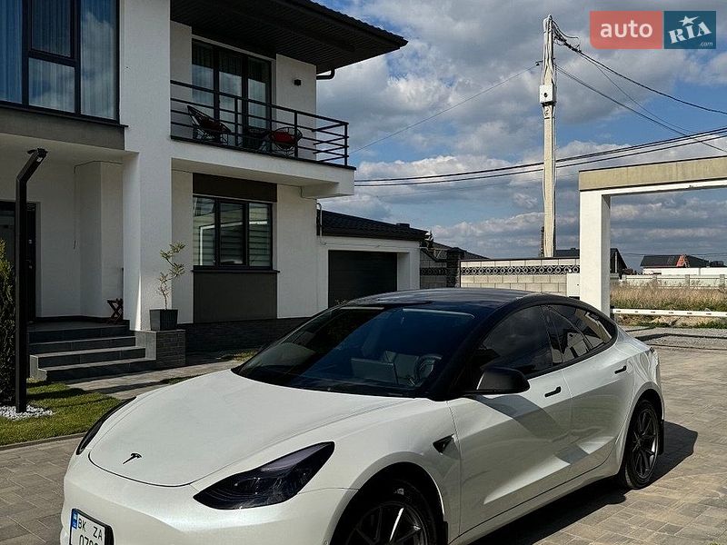 Tesla Model 3 2022