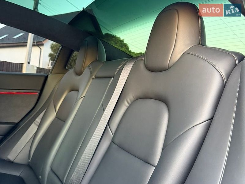 Седан Tesla Model 3 2022 в Броварах