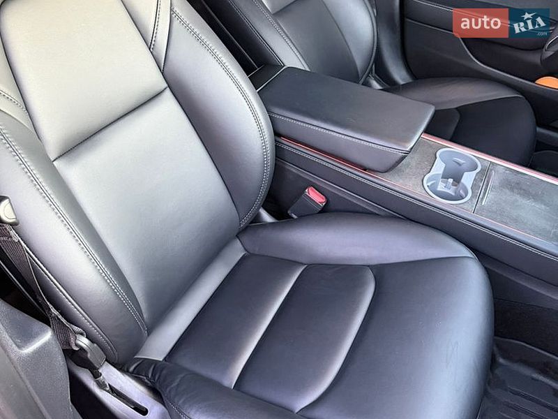 Седан Tesla Model 3 2022 в Броварах