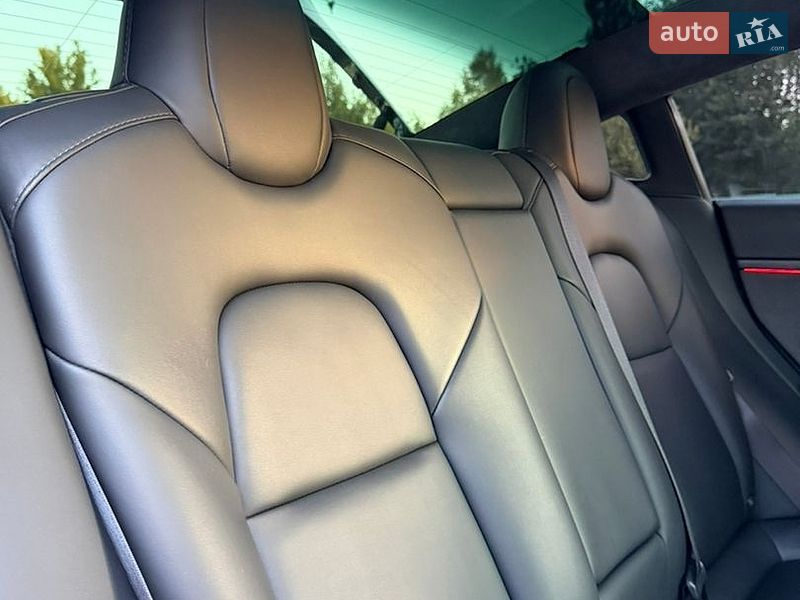 Седан Tesla Model 3 2022 в Броварах