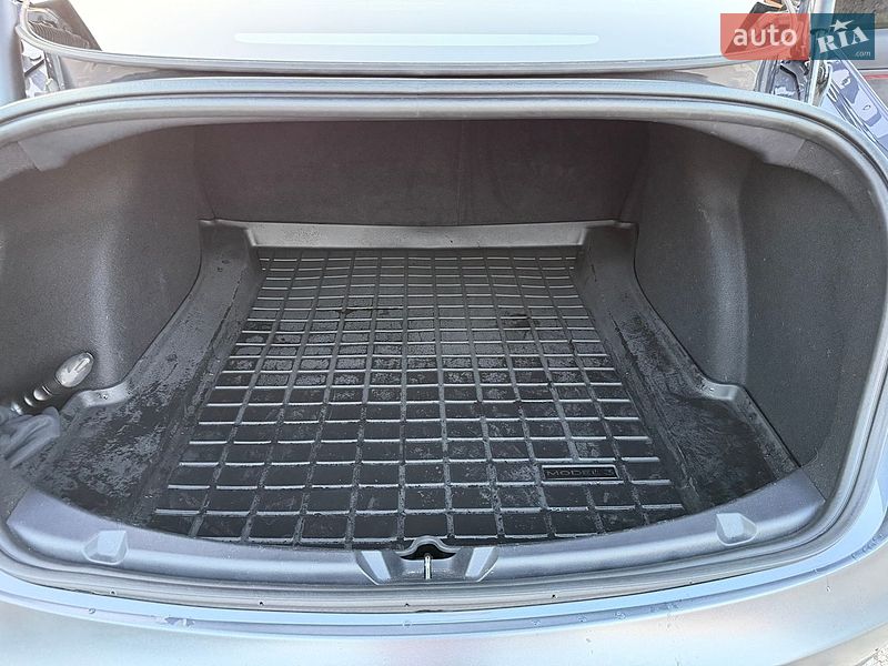 Седан Tesla Model 3 2022 в Броварах
