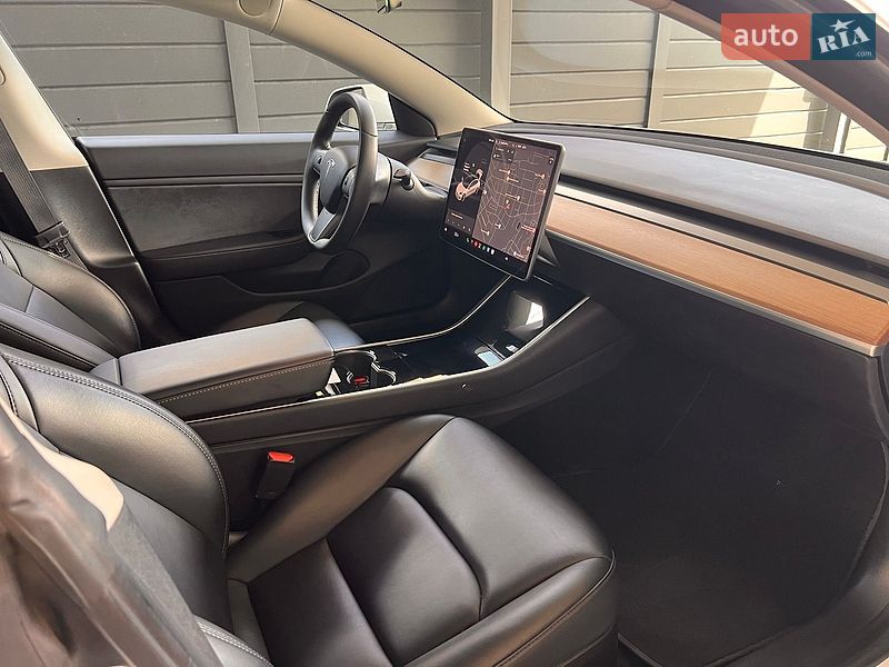 Седан Tesla Model 3 2019 в Броварах