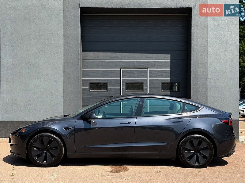 Седан Tesla Model 3 2025 в Киеве