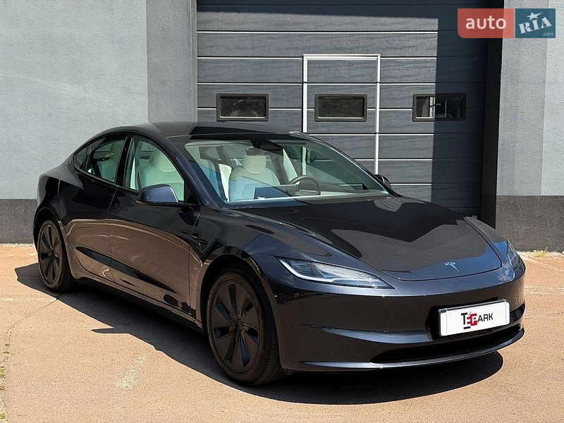 Седан Tesla Model 3 2025 в Киеве