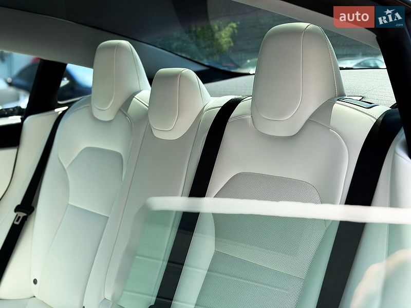 Седан Tesla Model 3 2025 в Киеве