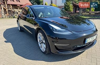 Седан Tesla Model 3 2018 в Долині