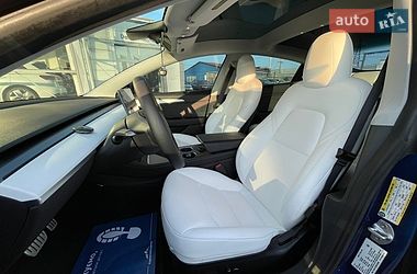 Седан Tesla Model 3 2021 в Чернівцях