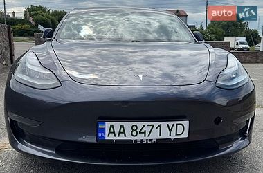 Седан Tesla Model 3 2019 в Гатном