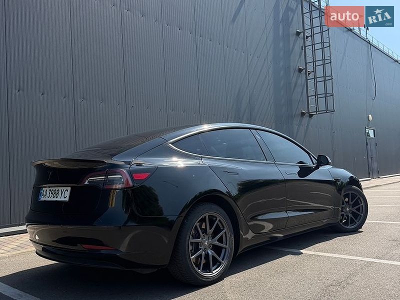 Седан Tesla Model 3 2019 в Києві
