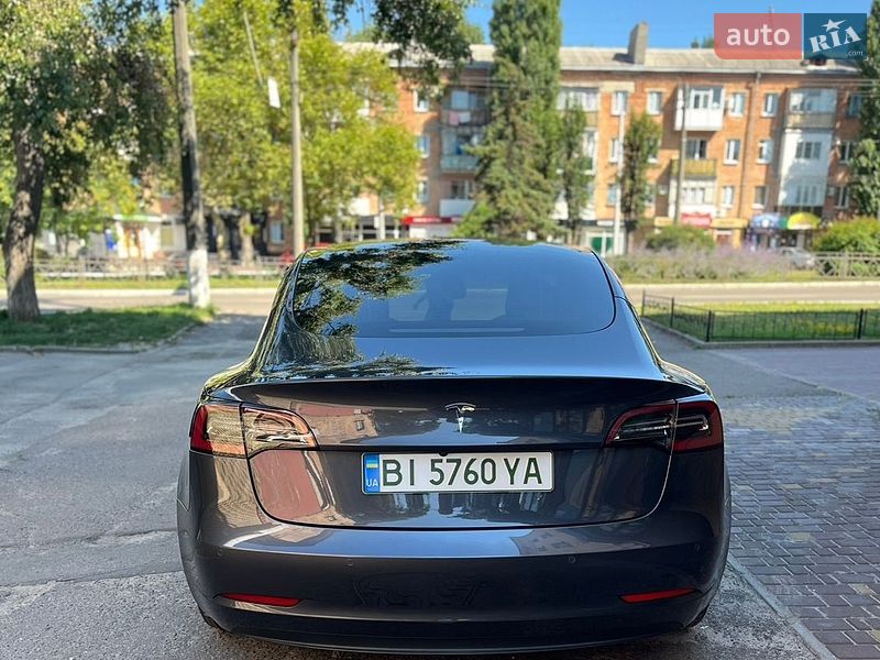 Седан Tesla Model 3 2021 в Кременчуге