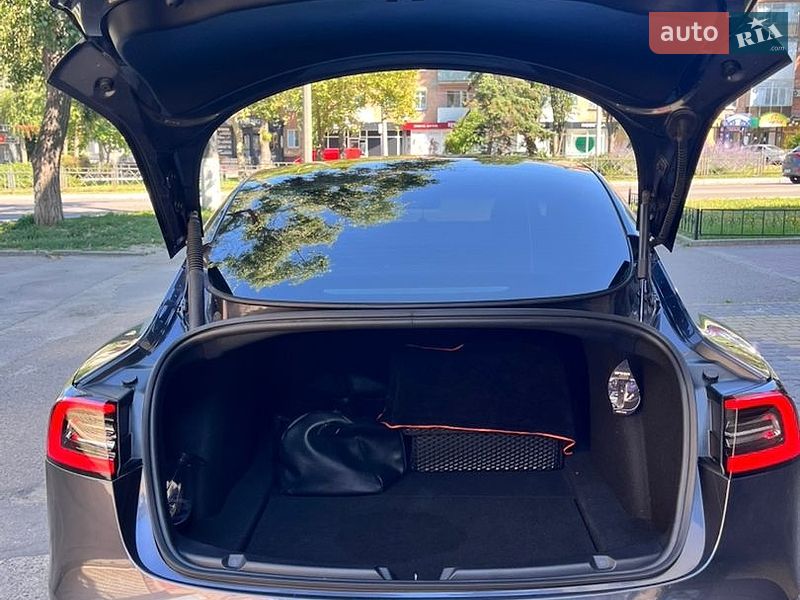 Седан Tesla Model 3 2021 в Кременчуге