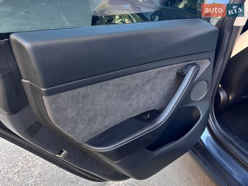 Седан Tesla Model 3 2021 в Кременчуге