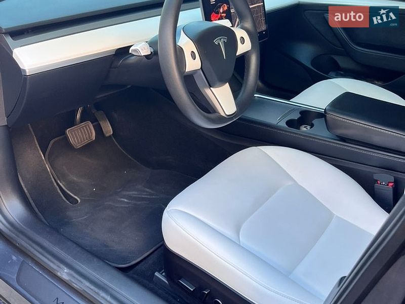 Седан Tesla Model 3 2021 в Кременчуге