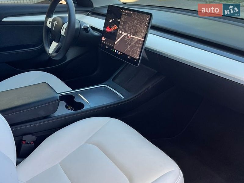 Седан Tesla Model 3 2021 в Кременчуге