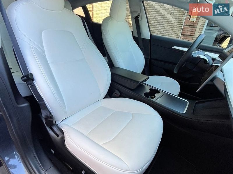 Седан Tesla Model 3 2021 в Кременчуге