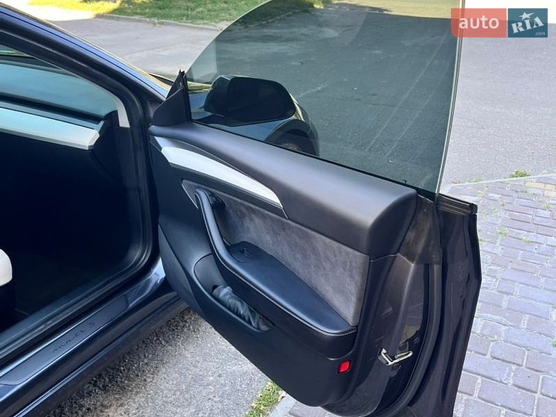 Седан Tesla Model 3 2021 в Кременчуге