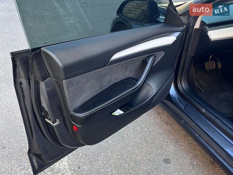 Седан Tesla Model 3 2021 в Кременчуге