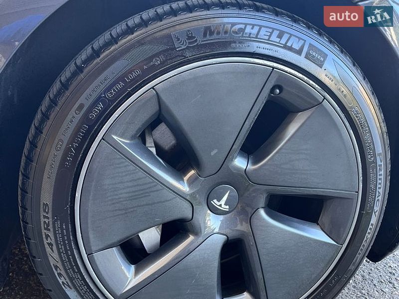 Седан Tesla Model 3 2021 в Кременчуге