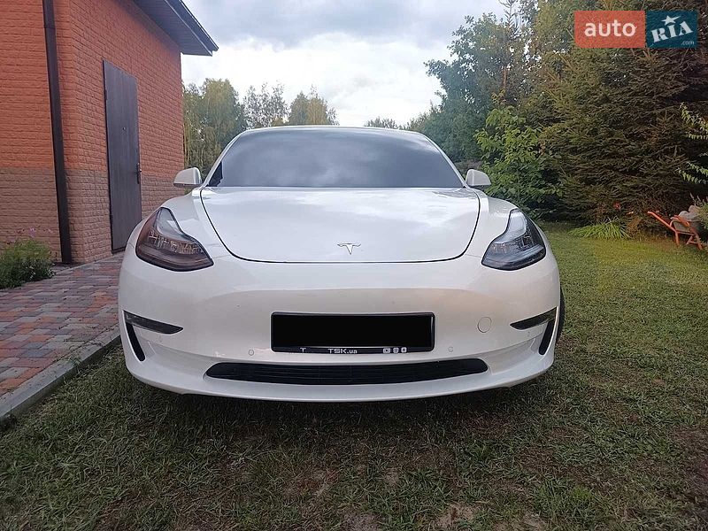 Седан Tesla Model 3 2019 в Киеве