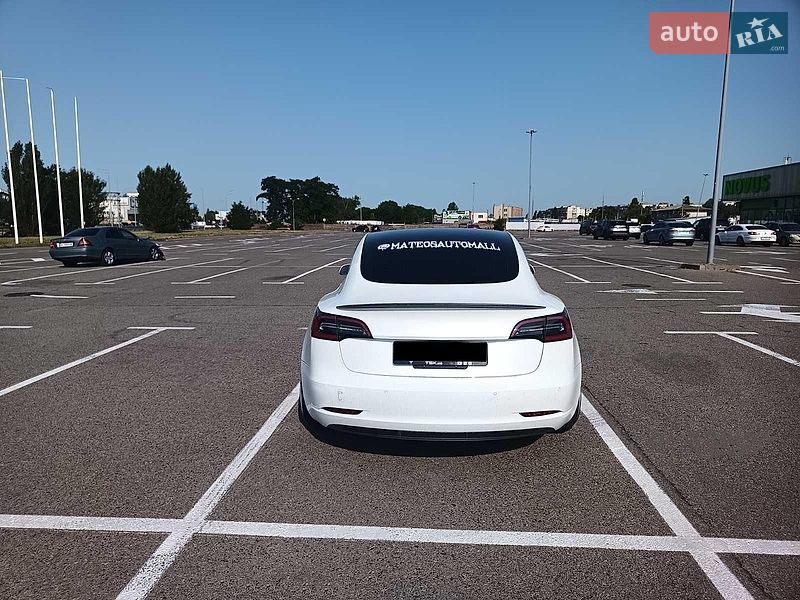 Седан Tesla Model 3 2019 в Киеве