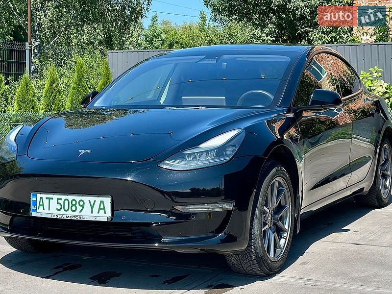 Седан Tesla Model 3 2022 в Ивано-Франковске