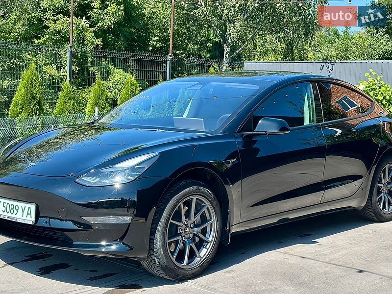 Седан Tesla Model 3 2022 в Ивано-Франковске
