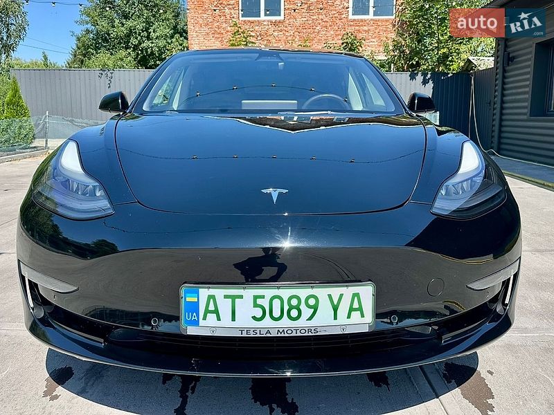 Седан Tesla Model 3 2022 в Ивано-Франковске