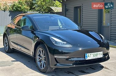 Седан Tesla Model 3 2022 в Ивано-Франковске