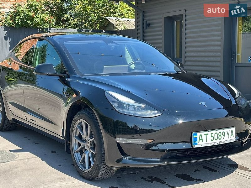 Седан Tesla Model 3 2022 в Ивано-Франковске