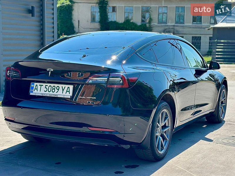 Седан Tesla Model 3 2022 в Ивано-Франковске