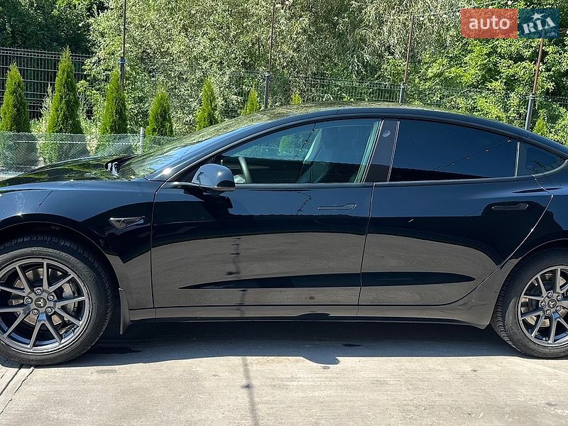 Седан Tesla Model 3 2022 в Ивано-Франковске
