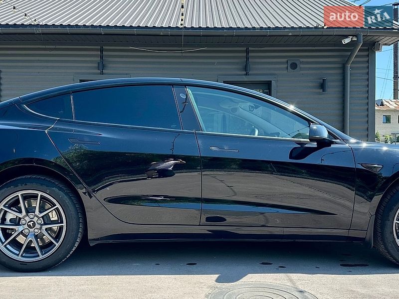 Седан Tesla Model 3 2022 в Ивано-Франковске