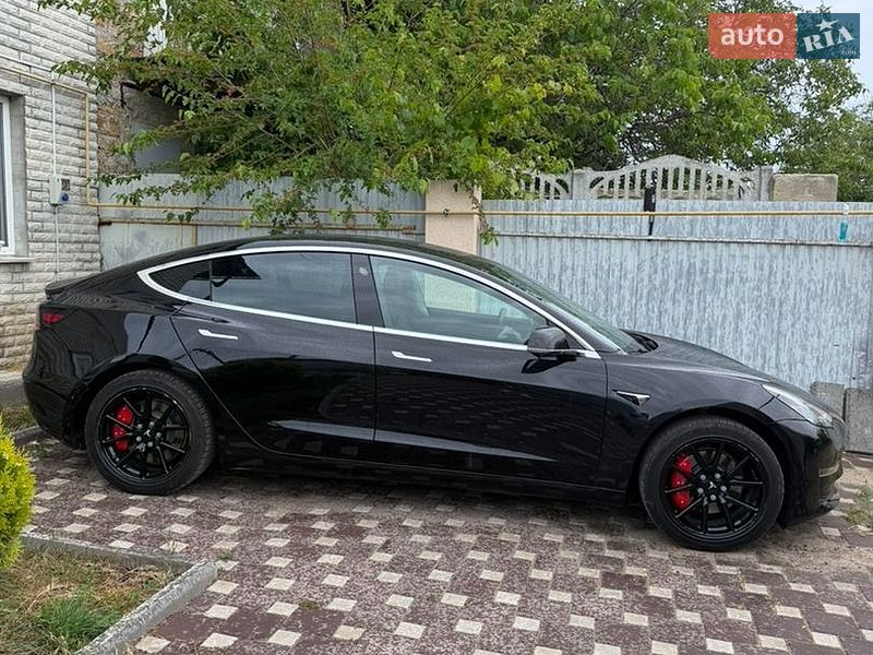 Седан Tesla Model 3 2020 в Николаеве