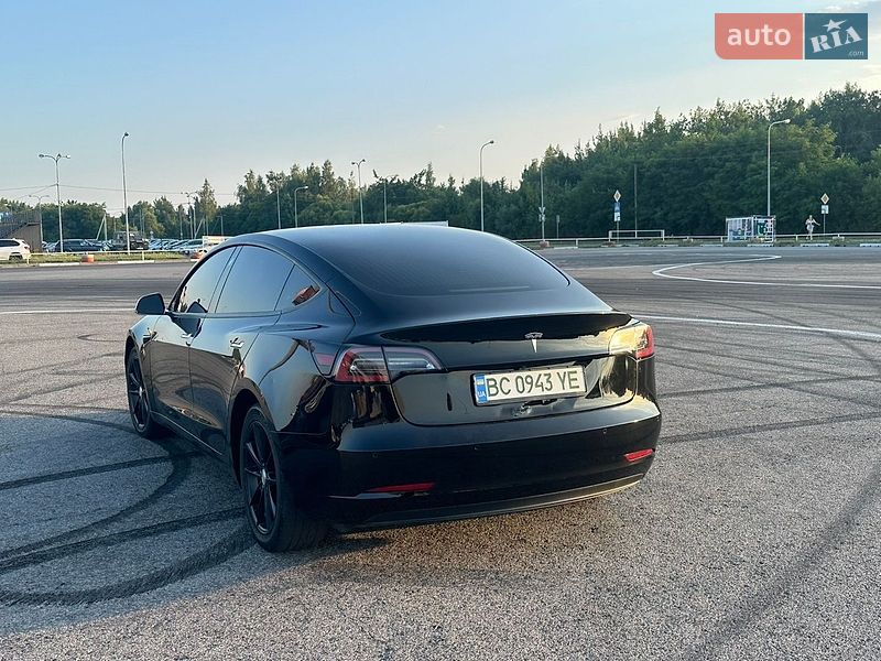 Седан Tesla Model 3 2019 в Львове