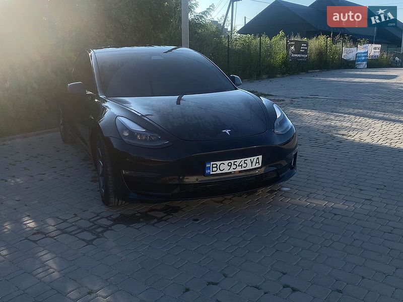 Седан Tesla Model 3 2021 в Львове