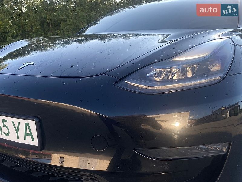 Седан Tesla Model 3 2021 в Львове