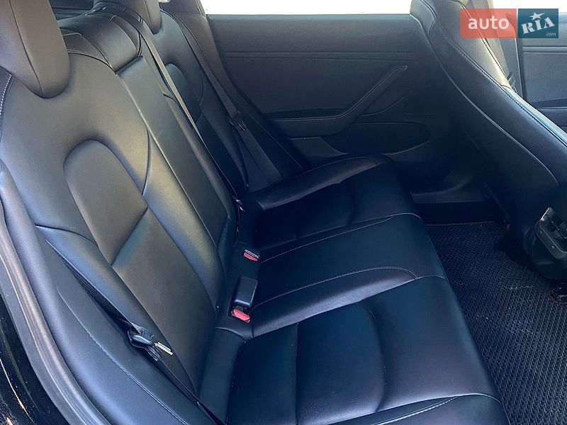 Седан Tesla Model 3 2021 в Львове