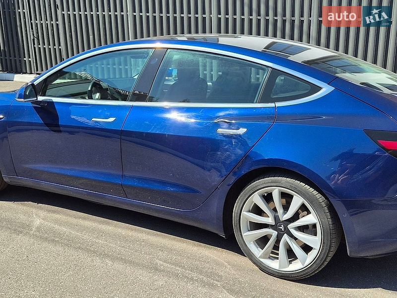 Седан Tesla Model 3 2020 в Києві